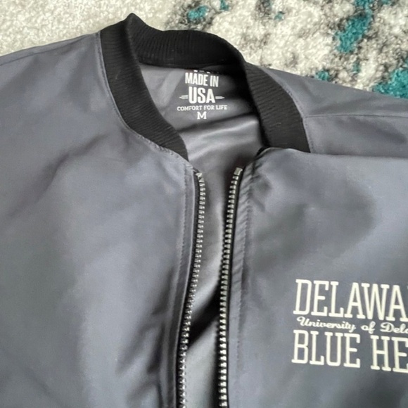University of Delaware Blue Hens Very Lightweight Jacket Gray Medium - Picture 4 of 8